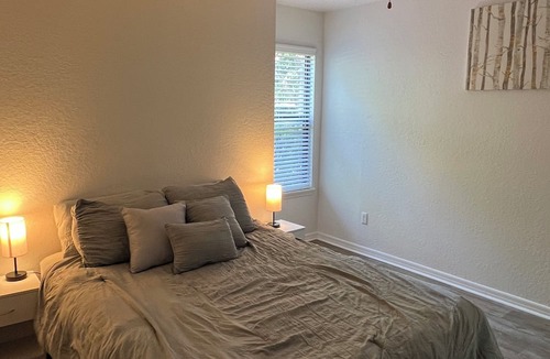 Port Orange Apartment | Comfy 1 bedroom apartment 10mins from the beach