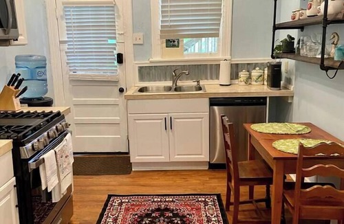 Greater Belhaven Apartment | Comfy 1 BR unit across from Belhaven Town Center
