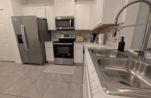 Northside House | Comfy 3BR Jax Townhome w/King Bed