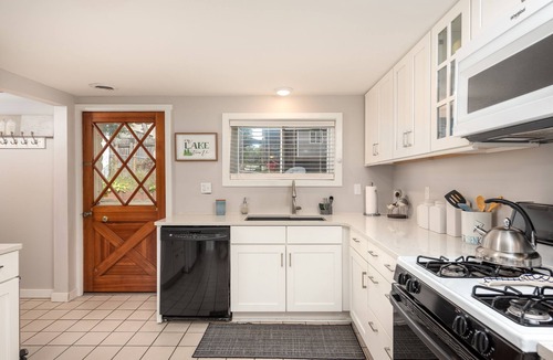 Harrison Cottage | Comfy Cottage! A comfy home away from home!