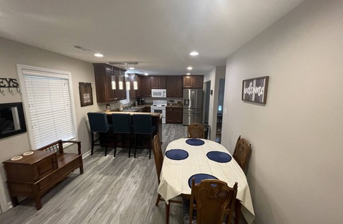 Hazel Green House | Comfy Country Home w/3 KING Beds!