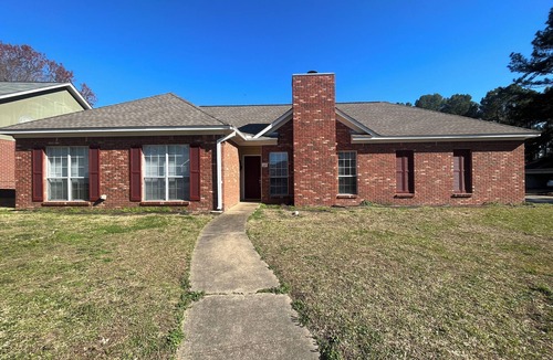 Flowood House | Commonwealth on the Rez 3-bedroom house in Brandon, MS. Peaceful and Quiet.