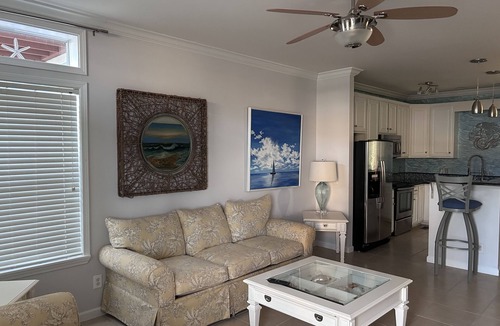 Pass Christian Condo | Condo ON THE BEACH in Pass Christian MS with GREAT view and Pool