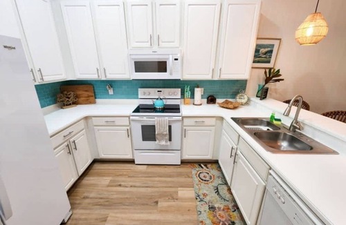 Bahama Bay Apartment | Condo w/4 pools & lakefront beach at Bahama Bay