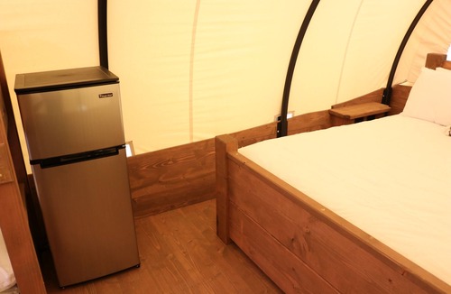 Shreveport Cabin | Conestoga Glamping Wagon overlooking the Soda Lake Wildlife Reserve