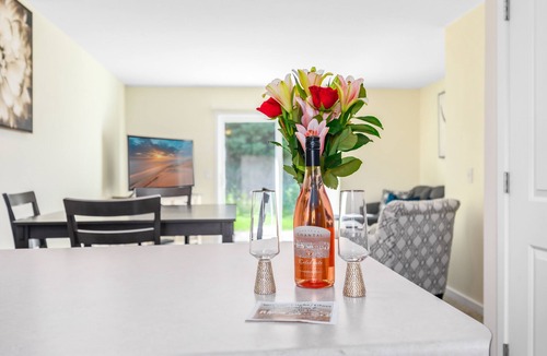 Holiday Hills Apartment | ✵ Contemporary 2 Bedroom Condo @ Holiday Village ➠ Unit 3887 ✵