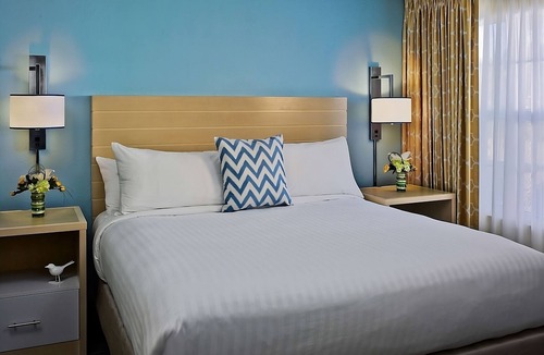 Gunter Afs Hotel | Convenient Stay in Montgomery! 3 Relaxing Units, Onsite Pool, Pets Allowed