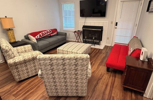 Tuscaloosa House | Conveniently Located 2B/2BA Very Close to University of Alabama Campus