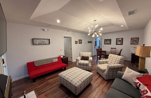 Tuscaloosa House | Conveniently Located 2B/2BA Very Close to University of Alabama Campus