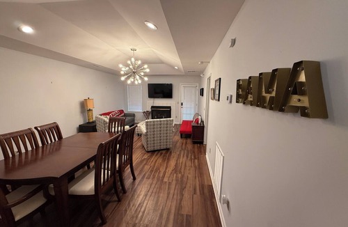 Tuscaloosa House | Conveniently Located 2B/2BA Very Close to University of Alabama Campus