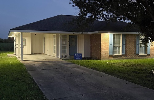Plattenville House | Cool 3-bedroom house with Central AC/Heat, Ultra fast WIFI in Belle Rose
