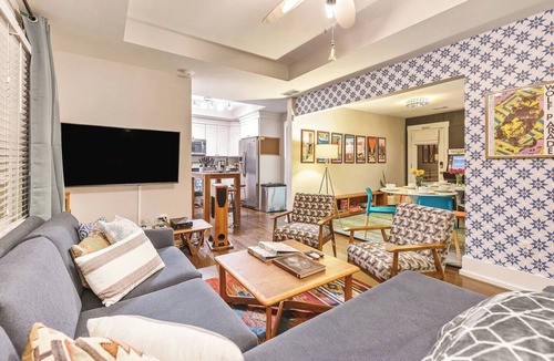 East Atlanta House | Cool East ATL-Huge Fenced Yd-Fire pit-King Bed