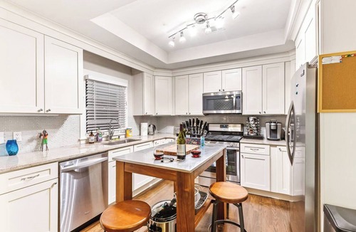 East Atlanta House | Cool East ATL-Huge Fenced Yd-Fire pit-King Bed