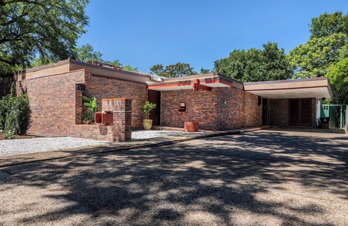 Fillmore House | Coolest 3 bedroom house in New Orleans on Bayou St. John