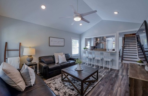 Tuscaloosa House | Copper Cottage- 5.1 miles to UA w/covered patio