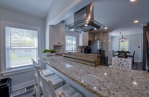 Tuscaloosa House | Copper Cottage- 5.1 miles to UA w/covered patio