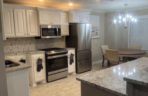 Gulfport House | Corporate Stay Villa 3-bedroom house with in Gulfport Newly Renovated