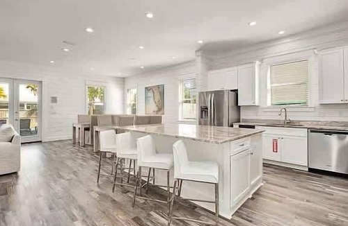Frangista Beach House | Costal Style 3-story W 7BR and Near the Beach