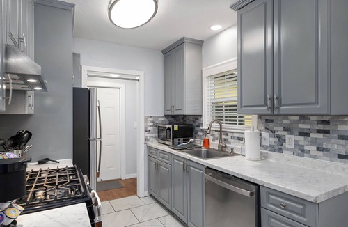 Gainesville House | Cottage By UF - Walk to Stadiums, Campus and Midtown