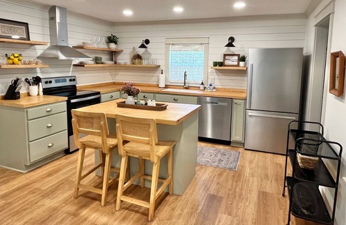 Columbus Cottage | Cottage on 3 acres, just minutes from Golden Triangle Industrial park
