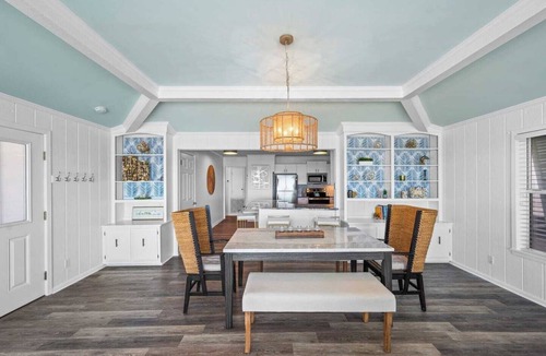 Alabama Gulf Coast Cottage | Cottage on Mobile Bay- Sleeps 8! Stunning sunset views, Large screened porch, Private Pier. Perfect for fishing or relaxing on the water!