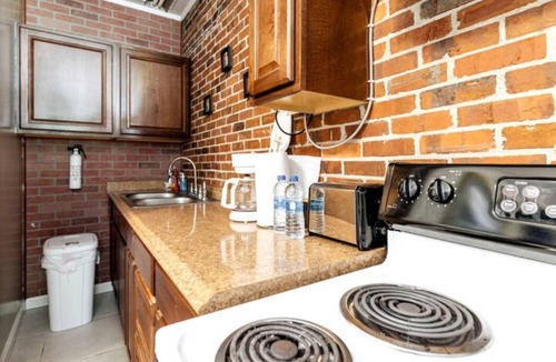 Tallahassee Apartment | Cottages @ Lake Ella - Bungalow 1bd1b/kitchen