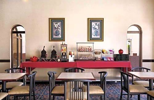 Pooler Hotel | Cottonwood Suites Savannah Hotel & Conference Center