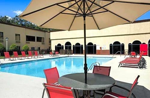 Pooler Hotel | Cottonwood Suites Savannah Hotel & Conference Center