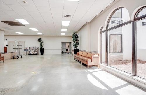 Pooler Hotel | Cottonwood Suites Savannah Hotel & Conference Center