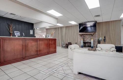 Pooler Hotel | Cottonwood Suites Savannah Hotel & Conference Center