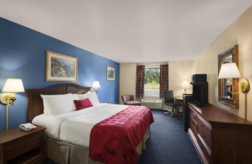 Pooler Hotel | Cottonwood Suites Savannah Hotel & Conference Center