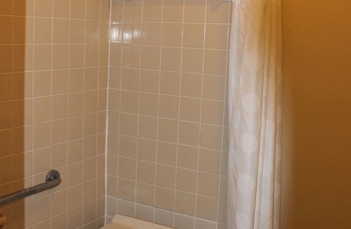Pooler Hotel | Cottonwood Suites Savannah Hotel & Conference Center