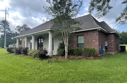 Burnside House | Country Chic, enjoy the quiet setting of country living.