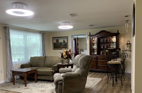 Baker Cottage | Country Cottage 40 min to beaches