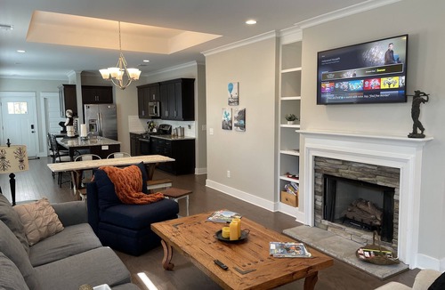 Sand Ridge House | Country Cottage near the City!