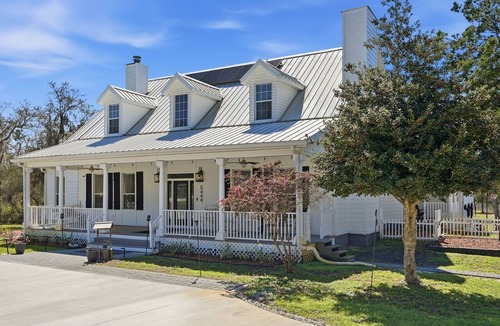 De Leon Springs House | Country Estate w/6 bedrooms, 5.5 baths, POOL, HOT TUB, Volleyball Ct, Fire Pit