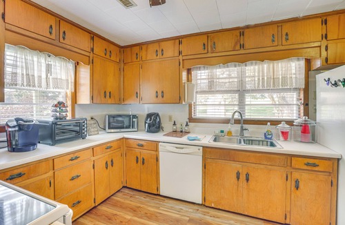 Lineville House | Country Home Near Lake Wedowee: Patio & Fire Pit!