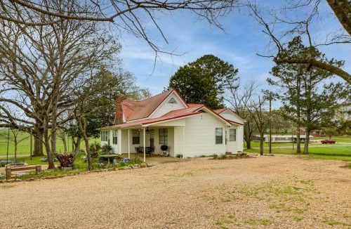 Lineville House | Country Home Near Lake Wedowee: Patio & Fire Pit!