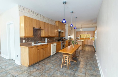 McNeill House | Country Retreat on private 40ac Lake. 250 acres.9 Bedrooms + 2 Dorms -Sleeps 43