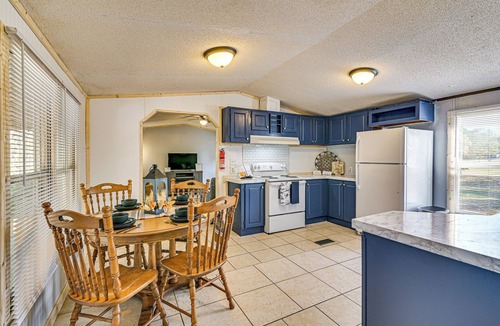 Iuka House | Countryside Home w/Pond & Pasture Views in Iuka!