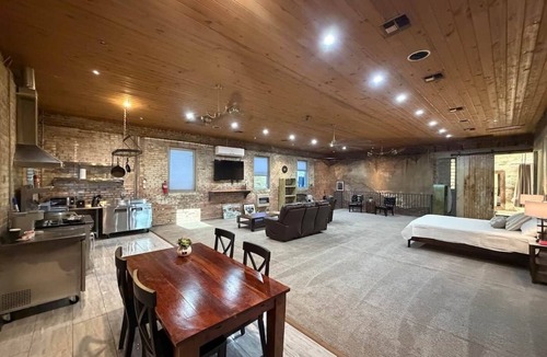 McComb Apartment | Couples get away… Slipper tub, penthouse