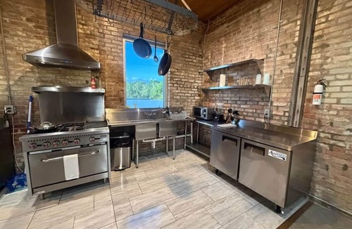 McComb Apartment | Couples get away… Slipper tub, penthouse