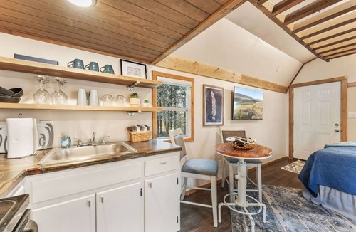 Parthenon Cabin | Couples Retreat, Elevated Hot tub w/View