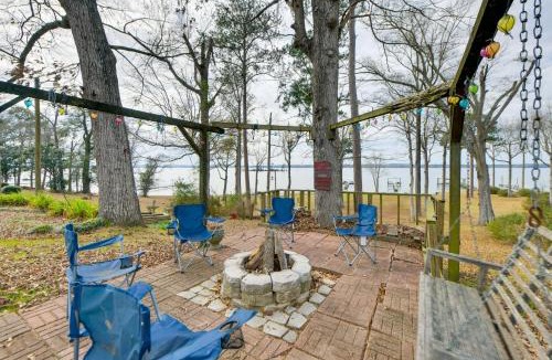 Fort Gaines Apartment | Couple’s Retreat w/Dock Access on Lake Eufaula!
