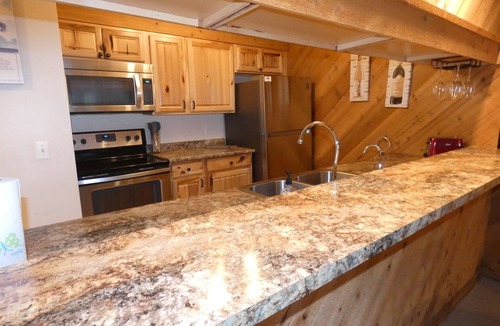 Bellaire Condo | Courtside Condo at Summit