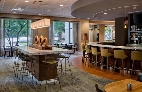 Downtown Hotel | Courtyard Grand Rapids Downtown
