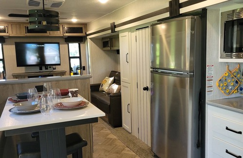 Altoona House | Cozy 1 bedroom 1 bath RV near the Ocala forest and Springs.