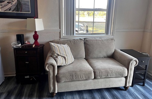 Waldo Cottage | Cozy 1-bedroom cottage in recreation Paradise and within minutes to airport