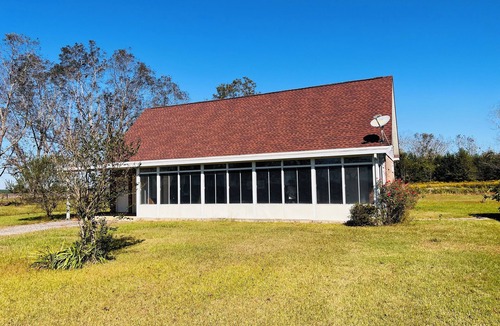 Loxley Cottage | Cozy 1-bedroom farm cottage. Feel far away without actually being far away!