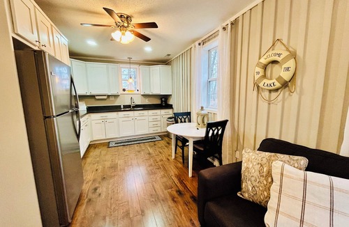 Estill Springs Cottage | Cozy 1-bedroom lake side cottage in beautiful Estill Springs